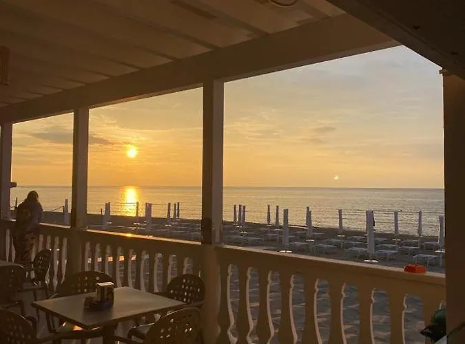 Hotel Corona Beach Peschici * פסקיצ'י