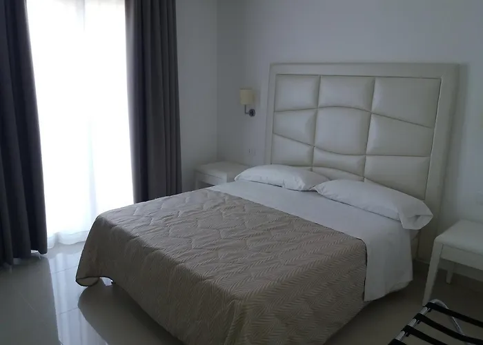 Hotel Corona Beach Peschici מלון פסקיצ'י