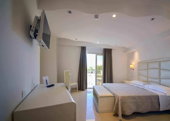 מלון Hotel Corona Beach Peschici