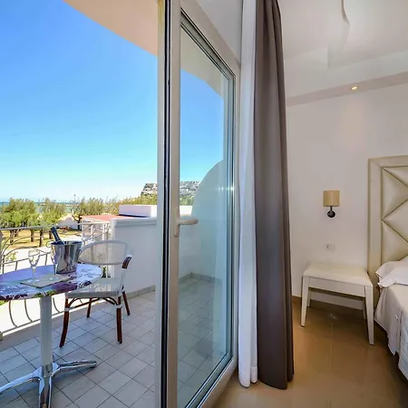 Hotel Corona Beach Peschici Hotell *