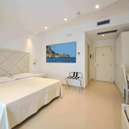 Hotel Corona Beach Peschici Hotell